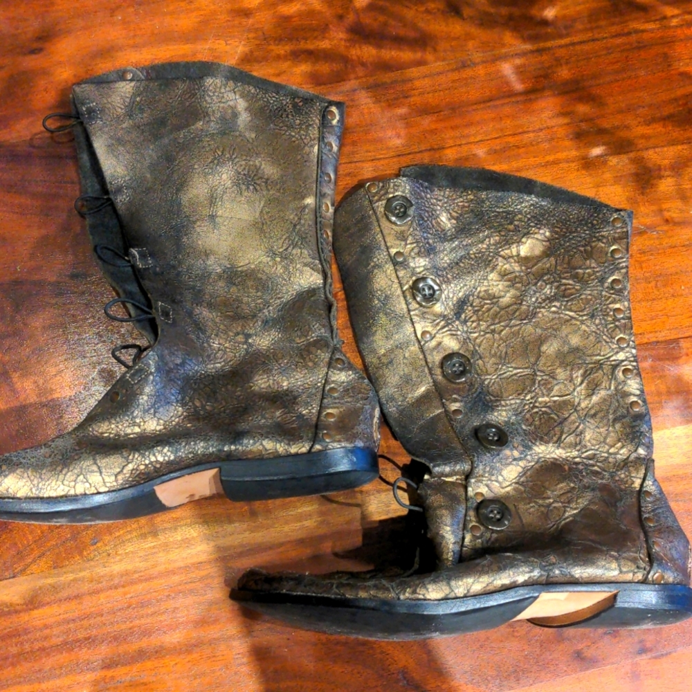 Sz 8 Cydwoq boots